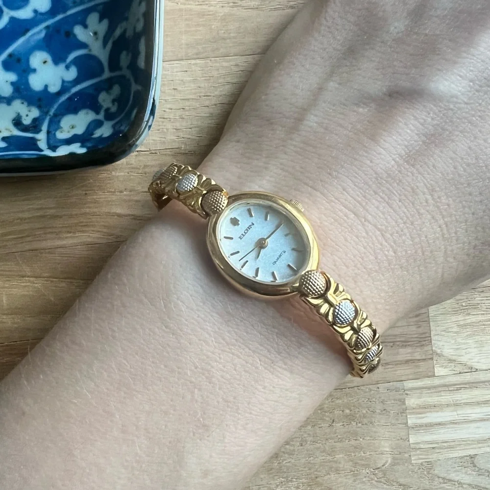 Elgin ladies oval gold tone dress watch NEW BATTERY